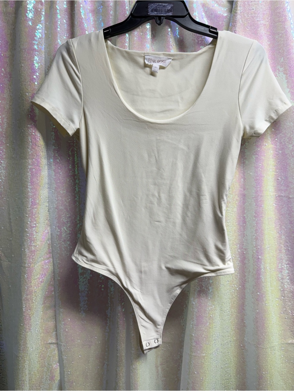 Women’s Pink Rose Cream Scoop Neck Short Sleeve Bodysuit size M NWOT